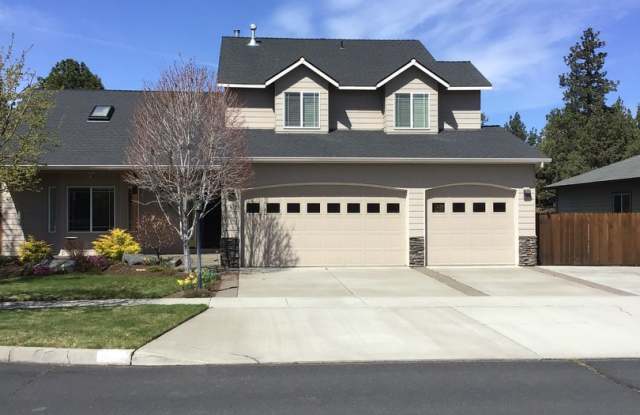 Beautiful 4 Bedroom Home in SE Bend - 237 Southeast Soft Tail Drive, Bend, OR 97702