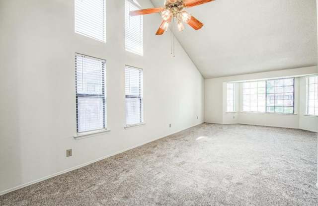 Photo of 6376 North Forestiere Avenue