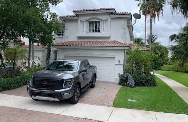 11662 NW 69th Ter - 11662 Northwest 69th Terrace, Doral, FL 33178