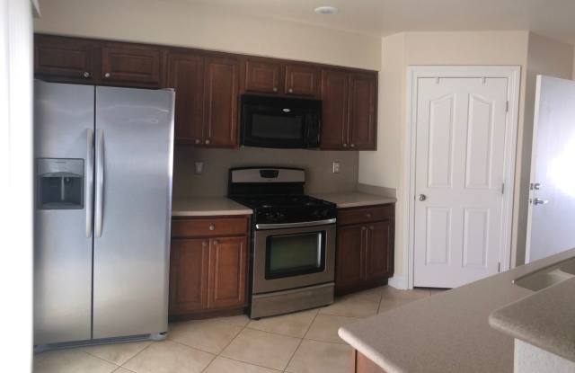 Beautiful Single Story 3 Bed in Gated Community!