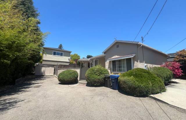 3 bedrooms, 2 full bathrooms near CV high! Available now!