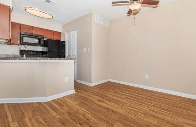 Cross Creek Apartments