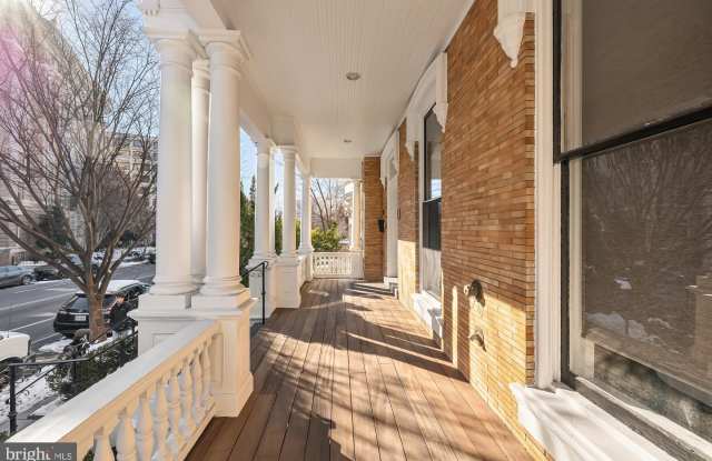 2009 COLUMBIA ROAD NW