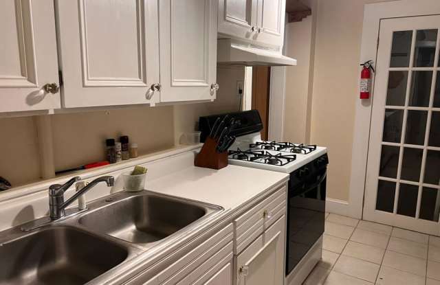 3313 W Kiowa St