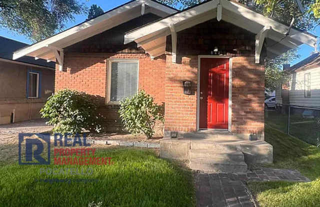 Photo of 3 bed 1 bath house - Near ISU