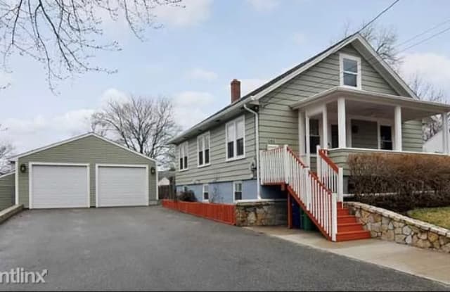 101 Newfield Ave 1 - 101 Newfield Avenue, Warwick, RI 02888