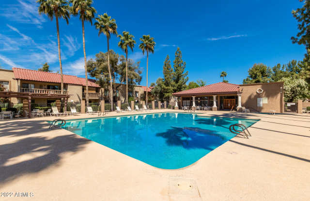 8649 E ROYAL PALM Road
