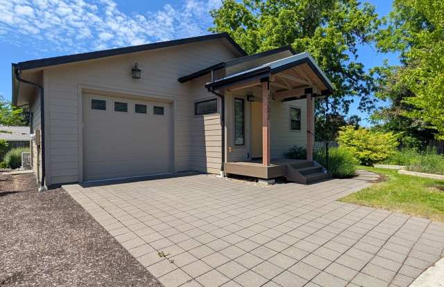 Gorgeous 2-Bedroom, 2-Bath Home In Eugene!