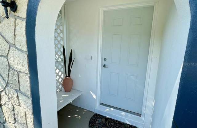 2208 VALLEYBROOK AVE