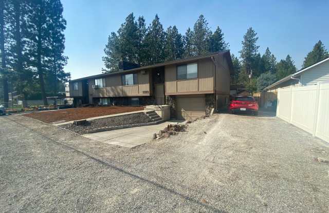 Photo of Nicely updated 3+ bedroom, 2 bath duplex-located off University Spokane Valley