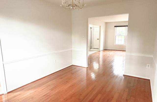 208 COMMONS Drive NW