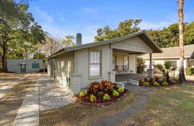 Charming 3-Bedroom Home in Historic Eustis!