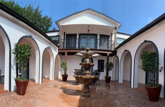 Photo of 1004 W 2nd Avenue