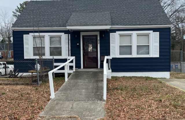 Photo of Room in 4 Bedroom Home at Alma St