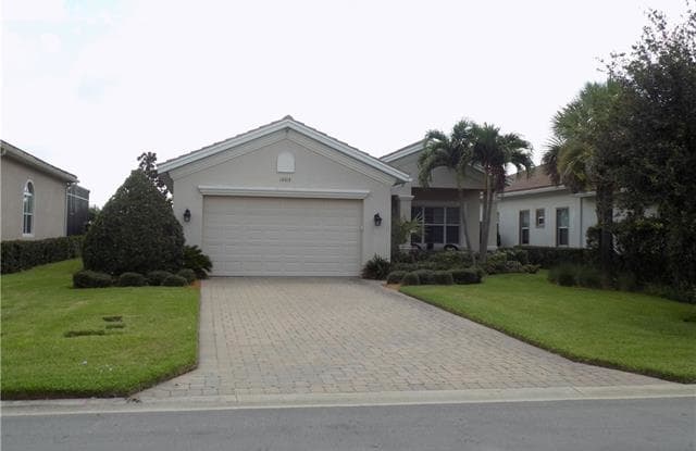 12613 Fairway Cove CT - 12613 Fairway Cove Ct, Lee County, FL 33905