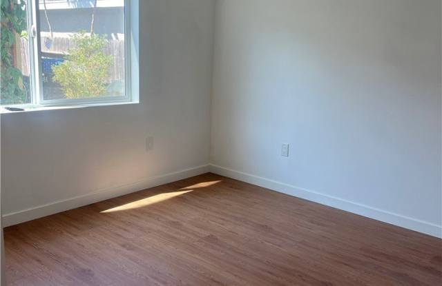 124 W Stueckle Avenue