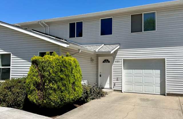 825 Morse Ave. SW