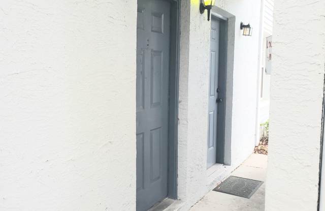 Nice 1 Bed/ 1 Bath in Gated Community with Lakes/Ponds!