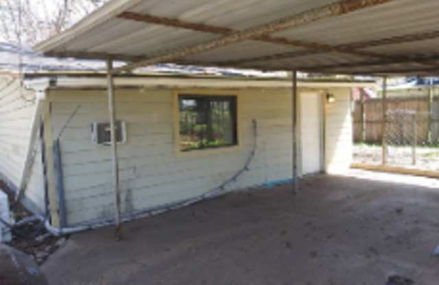 Photo of 105 1/2 E Bond St