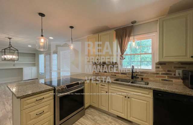 4633 Twin Oak Dr