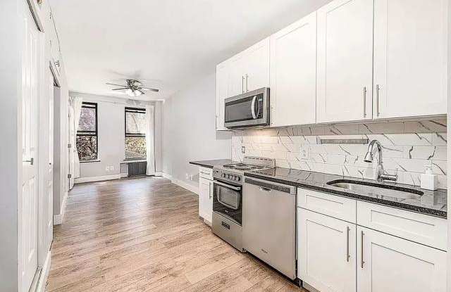 450 W 46th St