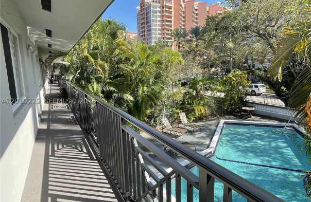 95 Edgewater Dr