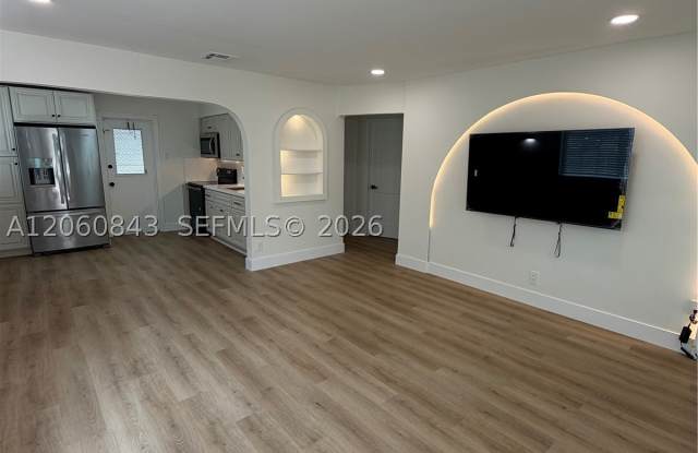708 SW 7th Ave
