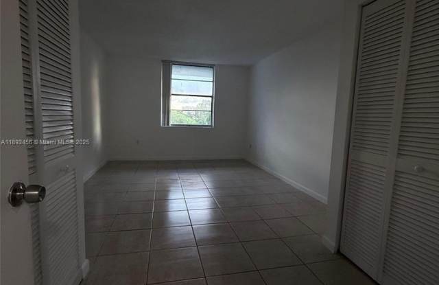 9460 Fontainebleau Blvd