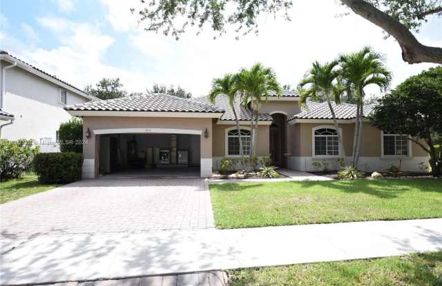 2841 Poinciana Cir