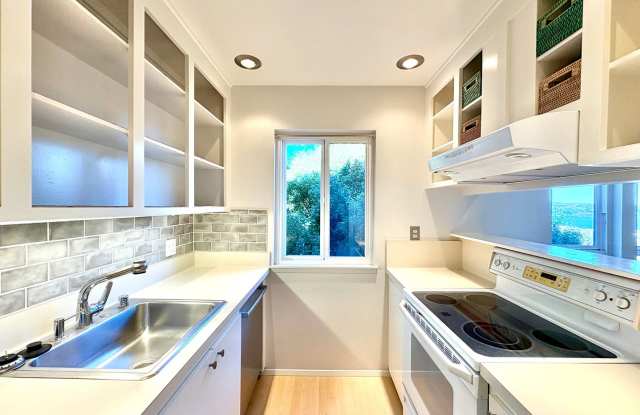 Vacation living every day. 2Bed/2Bath