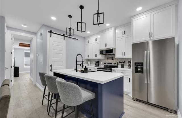 600 W Seminole Avenue