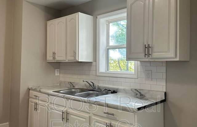 896 Ellsworth Avenue