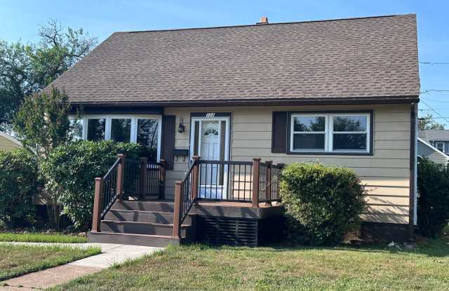Cape Cod in Middletown 4 bedroom