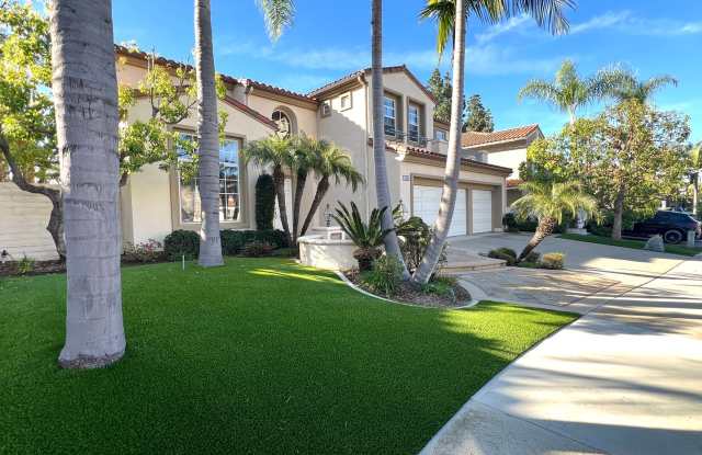 Room for Everyone: Meticulously Maintained 5-Bedroom Estate