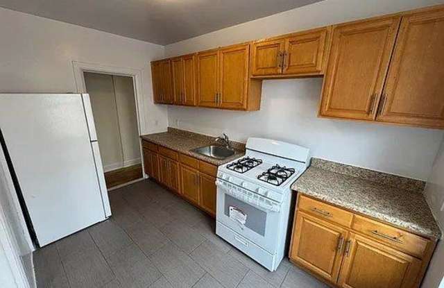 Photo of 2180 Ryer Avenue