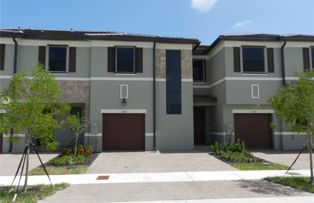 3265 W 100th Ter - 3265 W 100th Ter, Hialeah, FL 33018