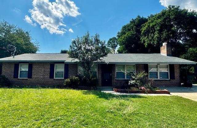 301 Laurie Ln