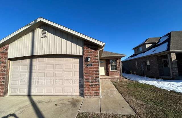 632 S Landen
