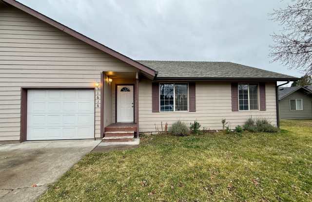 YOU DON'T WANT TO MISS OUT ON THIS OPEN LAYOUT HOME IN REDMOND!!