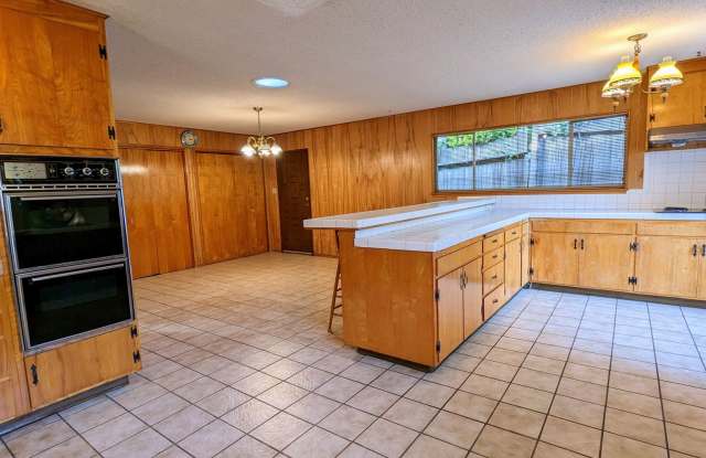 Photo of Spacious 4Bed/3Bath House Home in El Cerrito!