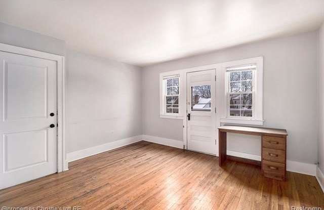 536 W BRECKENRIDGE Street