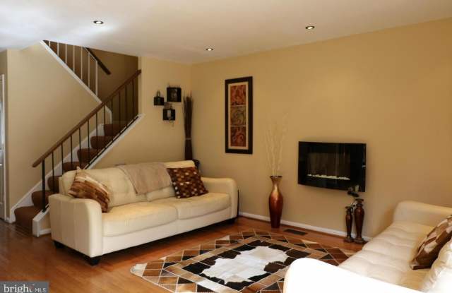 5422 CROWS NEST COURT