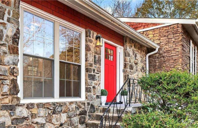 2918 Highland Drive SE