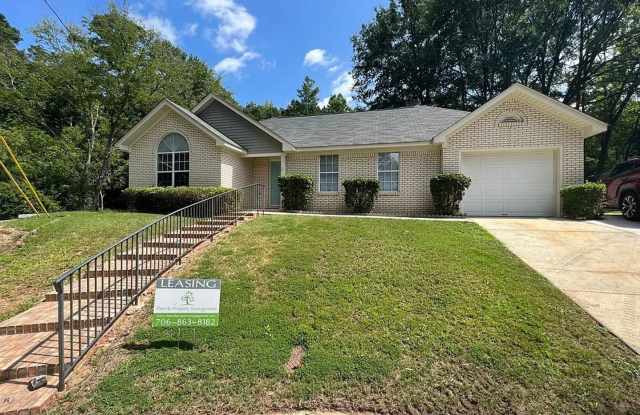 2945 Pointewest Drive- 2 bed/2 bath home right by the Augusta National!