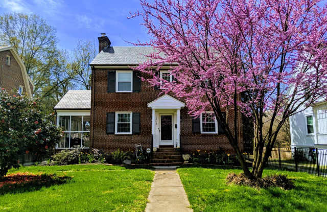 Gorgeous, Updated Home near Richmond's Bryan Park! AVAILABLE in MARCH!