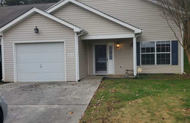 West Knoxville 37934 - 3 bedroom, 2.5 bath with a sunroom and 1-car garage - Call Steve Smith (865) 803-3045 - 937 Ashley Michelle Court, Knox County, TN 37934