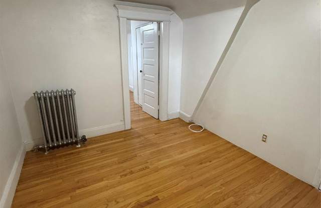 92-40 53 Avenue unit: 3