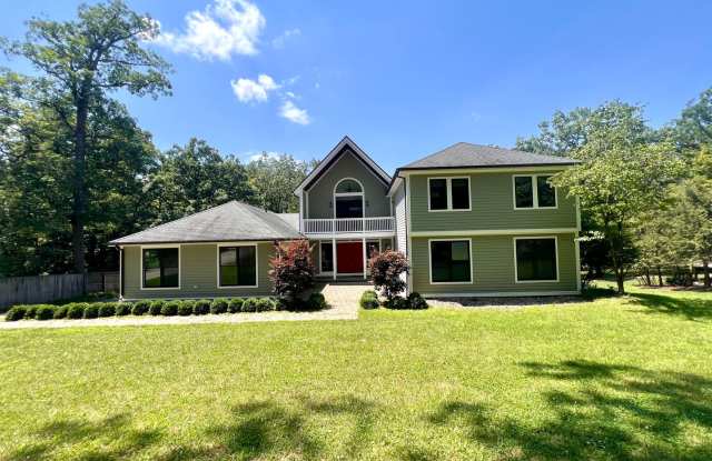 Cranberry - 6 bedroom 4 bathroom - Stunning Home with Inground Pool