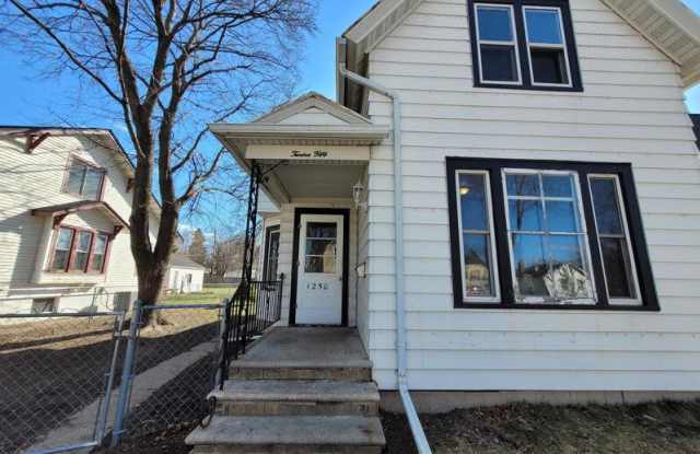 1250 Elm Street - 1250 Elm Street, Green Bay, WI 54302