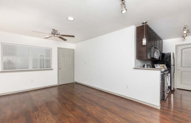 Reserve at Garden Oaks